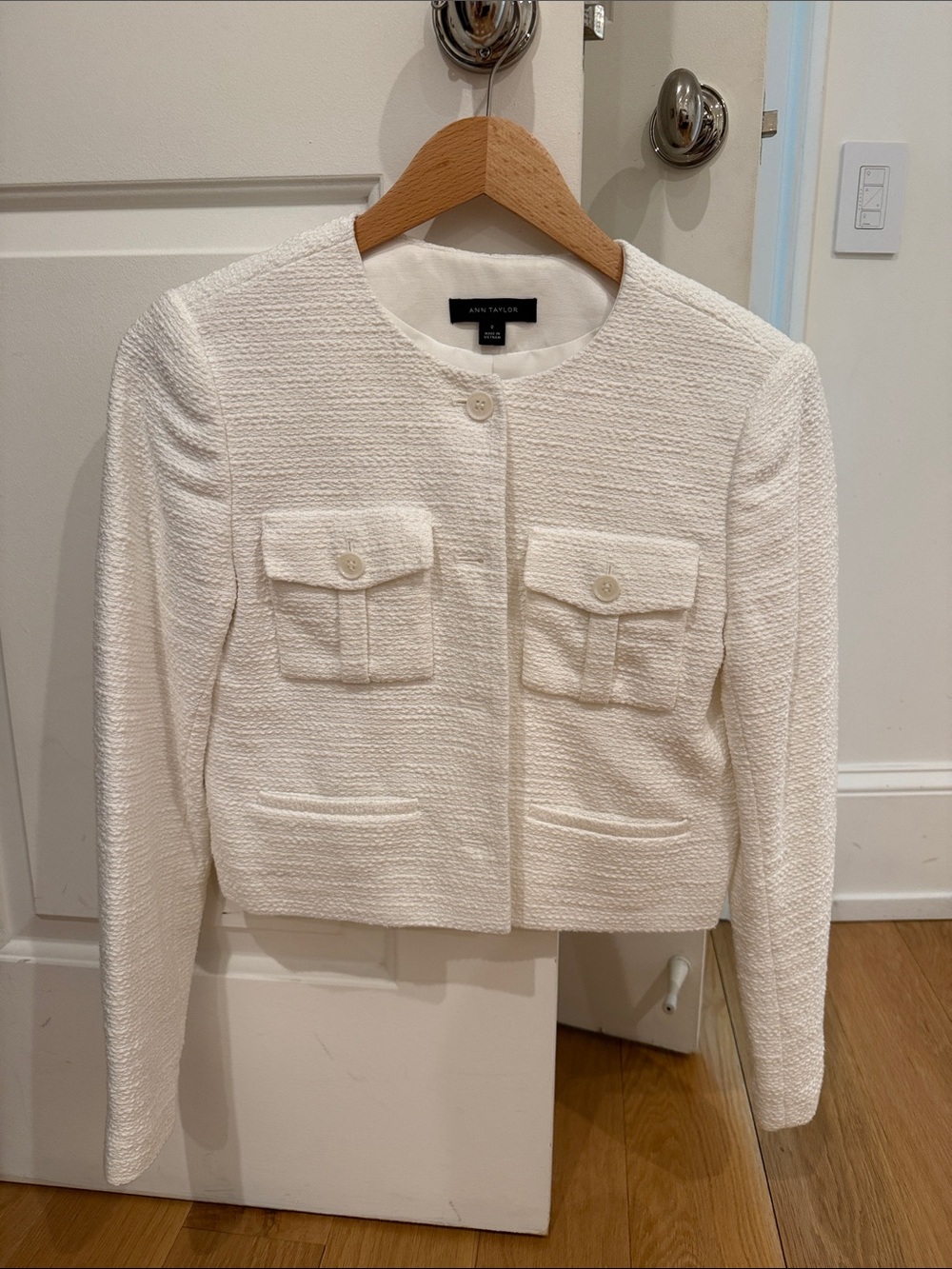 Ann Taylor Cream Textured Cropped Blazer with Flap Pockets